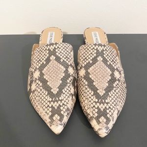 Steve Madden point toe snakeskin mule size 8